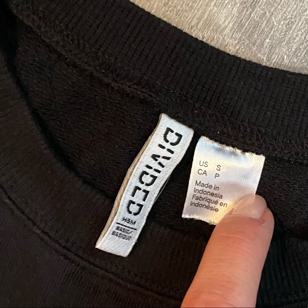 Black pullover sweatshirt. Small - Picture 7 of 9